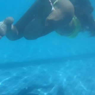 Nicole Bahls feet photo thumbnail