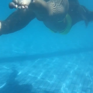 Nicole Bahls feet photo thumbnail