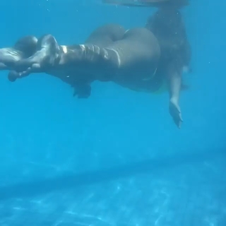 Nicole Bahls feet photo thumbnail