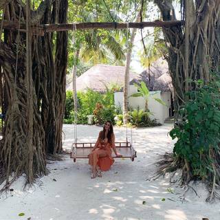 Nicole Bahls feet photo thumbnail