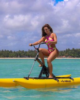 Nicole Bahls feet photo thumbnail