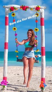 Nicole Bahls feet photo thumbnail