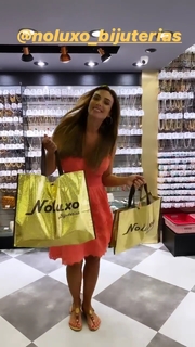 Nicole Bahls feet photo thumbnail