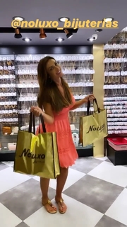Nicole Bahls feet photo thumbnail