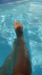 Nicole Bahls feet photo thumbnail