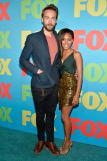 Nicole Beharie feet photo thumbnail