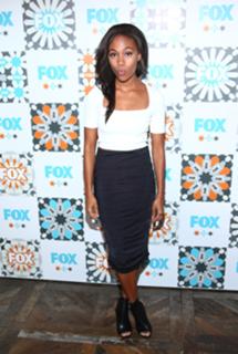 Nicole Beharie feet photo thumbnail