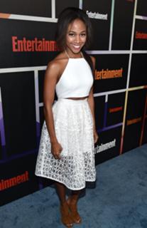 Nicole Beharie feet photo thumbnail