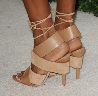 Nicole Beharie feet photo thumbnail