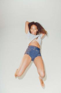 Nicole Beharie feet photo thumbnail
