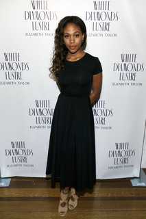 Nicole Beharie feet photo thumbnail