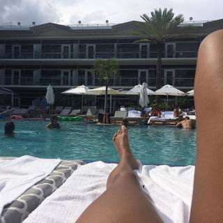 Nicole Beharie feet photo thumbnail