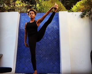 Nicole Beharie feet photo thumbnail