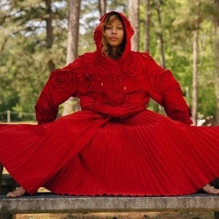 Nicole Beharie feet photo thumbnail