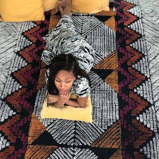 Nicole Beharie feet photo thumbnail