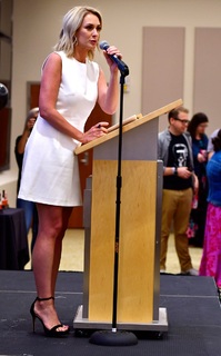 Nicole Briscoe feet photo thumbnail