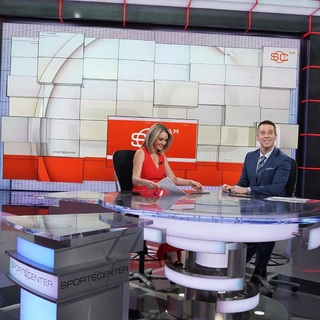 Nicole Briscoe feet photo thumbnail