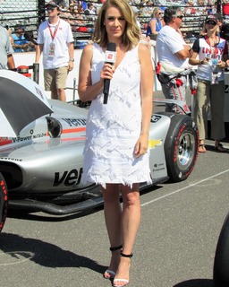 Nicole Briscoe feet photo thumbnail