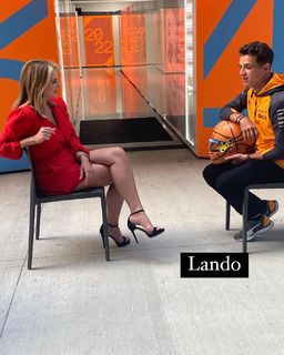 Nicole Briscoe feet photo thumbnail