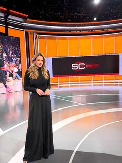 Nicole Briscoe feet photo thumbnail