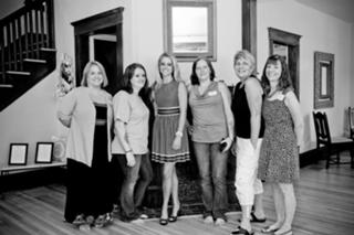 Nicole Curtis feet photo thumbnail