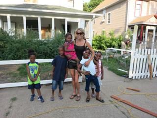 Nicole Curtis feet photo thumbnail