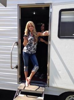 Nicole Curtis feet photo thumbnail