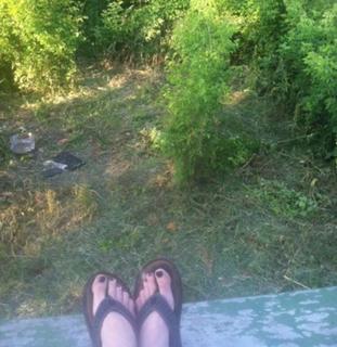 Nicole Curtis feet photo thumbnail