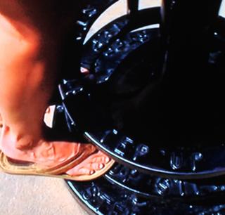 Nicole Curtis feet photo thumbnail