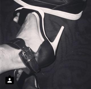 Nicole Curtis feet photo thumbnail