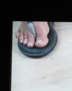 Nicole Curtis feet photo thumbnail