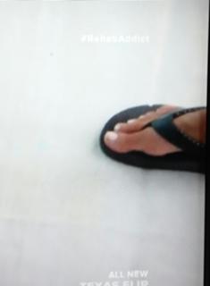 Nicole Curtis feet photo thumbnail