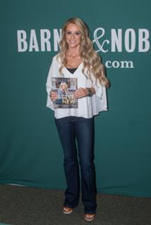 Nicole Curtis feet photo thumbnail