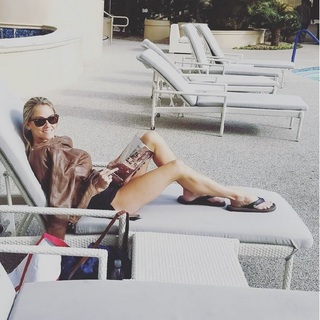 Nicole Curtis feet photo thumbnail