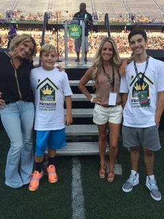 Nicole Curtis feet photo thumbnail