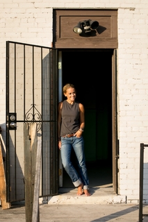 Nicole Curtis feet photo thumbnail