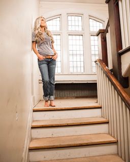 Nicole Curtis feet photo thumbnail