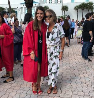 Nicole Curtis feet photo thumbnail