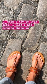 Nicole Curtis feet photo thumbnail