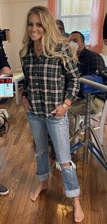 Nicole Curtis feet photo thumbnail