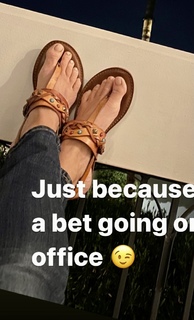 Nicole Curtis feet photo thumbnail