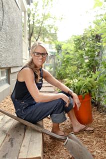 Nicole Curtis feet photo thumbnail