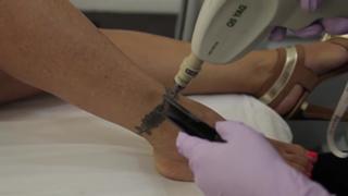 Nicole Eggert feet photo thumbnail