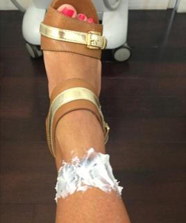 Nicole Eggert feet photo thumbnail