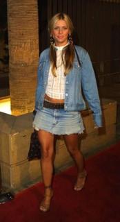 Nicole Eggert feet photo thumbnail