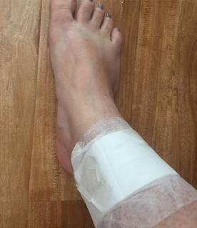 Nicole Eggert feet photo thumbnail