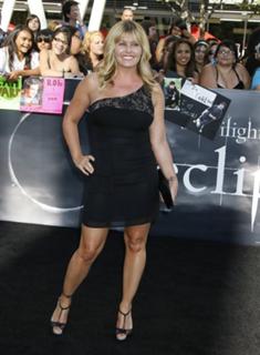 Nicole Eggert feet photo thumbnail