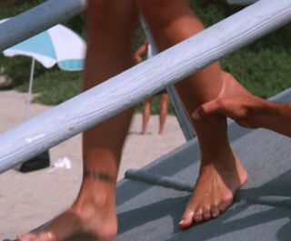 Nicole Eggert feet photo 4