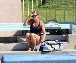 Nicole Eggert feet photo thumbnail