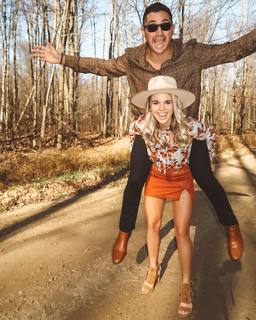 Nicole Franzel feet photo 17